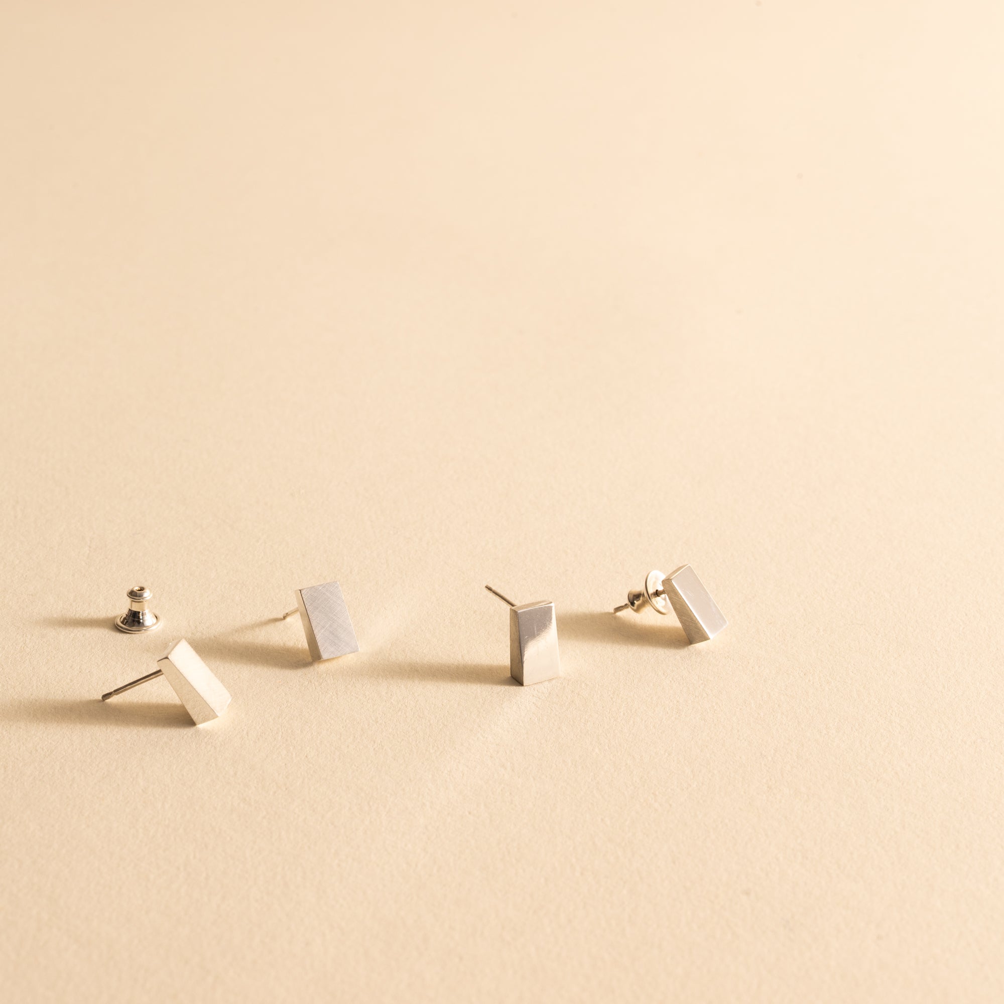 Eilis Stud earrings