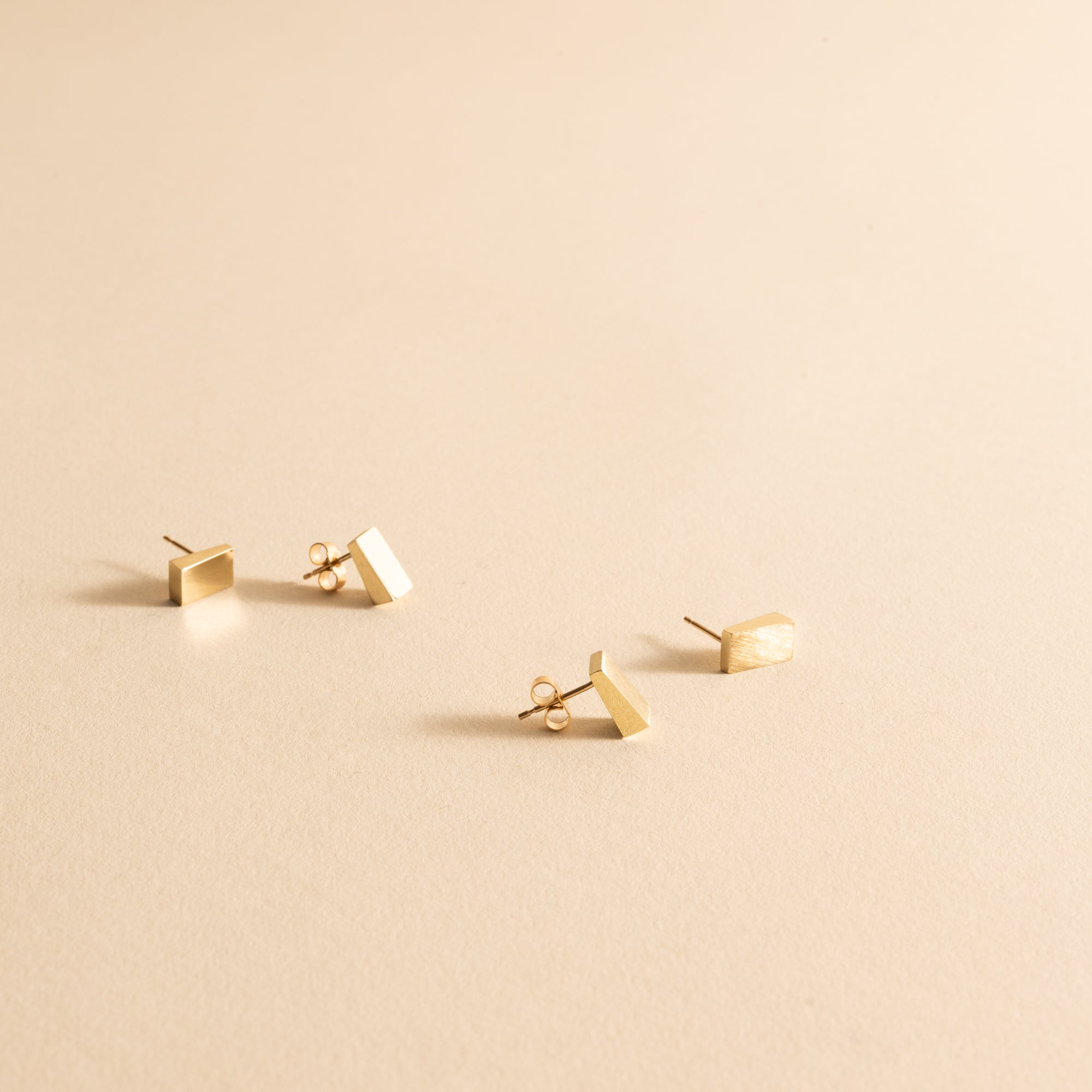 Eilis Stud earrings